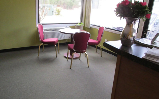 High Falls Inn and Suites