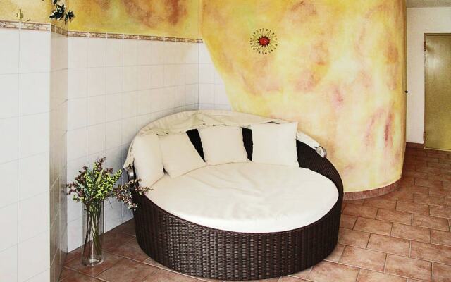 Spacious Holiday Home With Balcony, Sauna, Parking