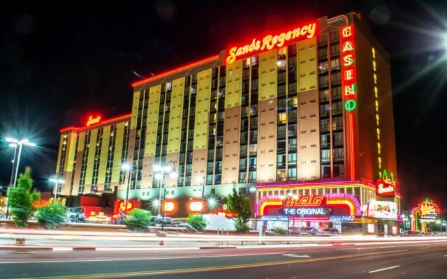 Sands Regency Casino Hotel — только для взрослых