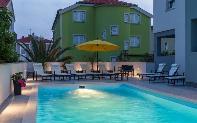 Pool Apartments Lucky Luke