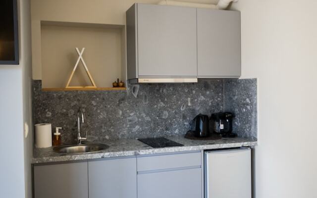 Theros Suites
