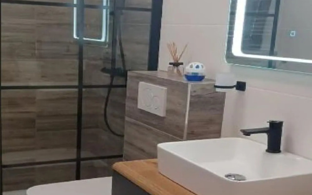 Apartment RR - One Bedroom Apartment With Balcony