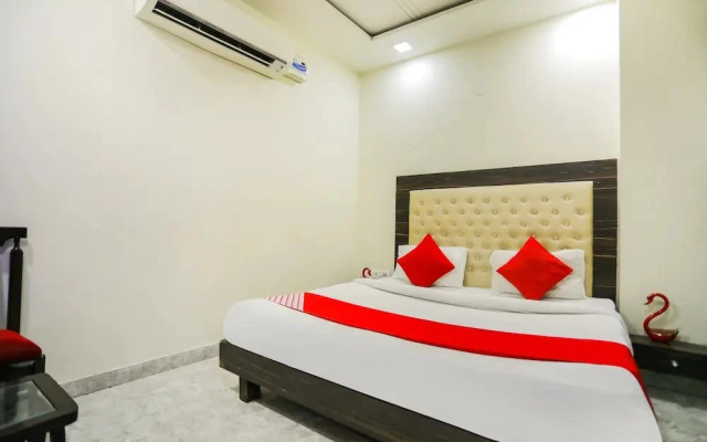 OYO 93550 Season''s Grand