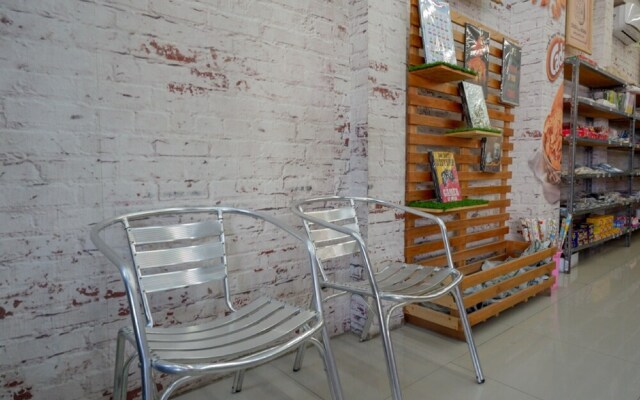 Omar Hotel by Reddoorz