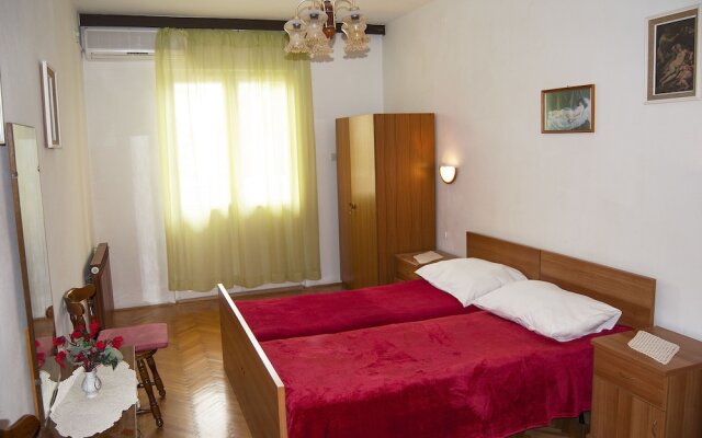 Apartments and Rooms Slavica