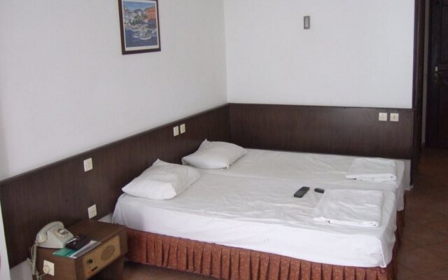 Boulevard Hotel