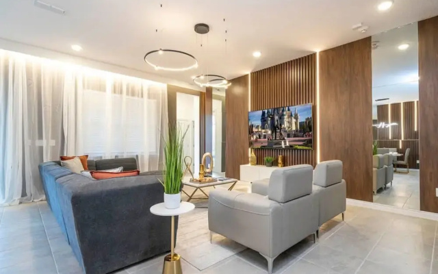 6163 Fantastic Home With 12bd