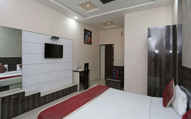 OYO 3202 Hotel Gayatri Residency