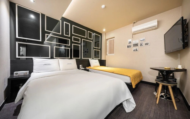 Seongbuk (Bomun-Dong) Piano