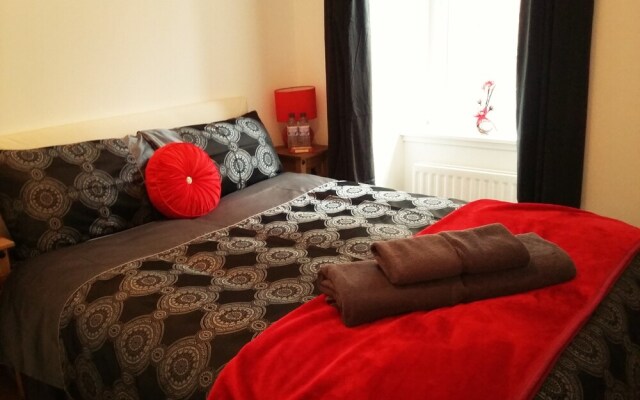 2 Bedroom Character Apartment Finnieston