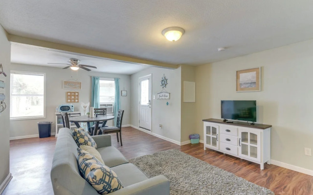 Walk to Beach: Cozy Unit in Galveston!