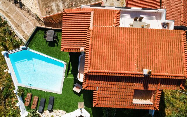 Τhree Storey Villa with Infinity Pool