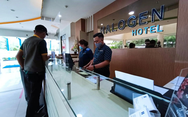 Halogen Hotel