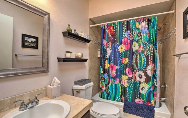 Sunny Tucson Townhome w/ Patio & Mountain Views!
