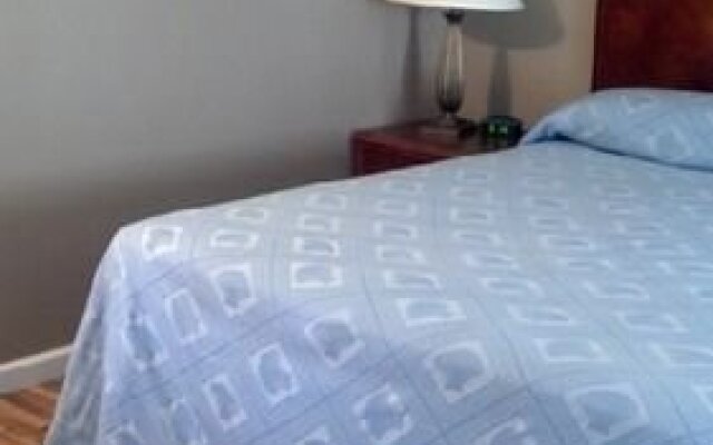 Edmond's Au Gres Inn