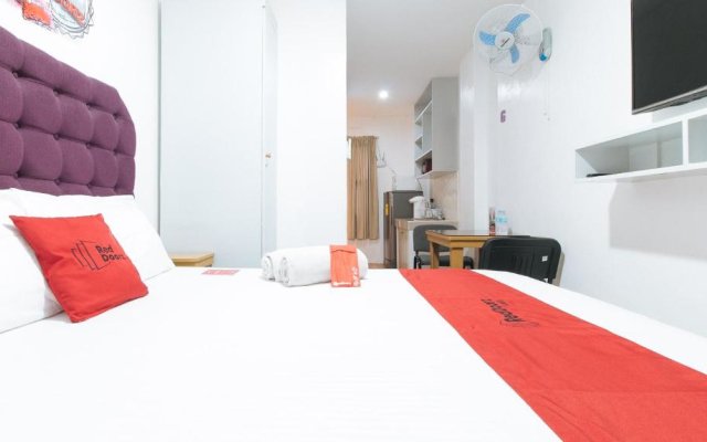 RedDoorz Plus @ Ruby Las Pinas Weekly Stay