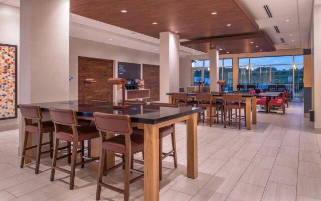 Holiday Inn Express & Suites Farmville by IHG