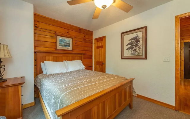 Honey Hill Inn & Cabins at Engadine