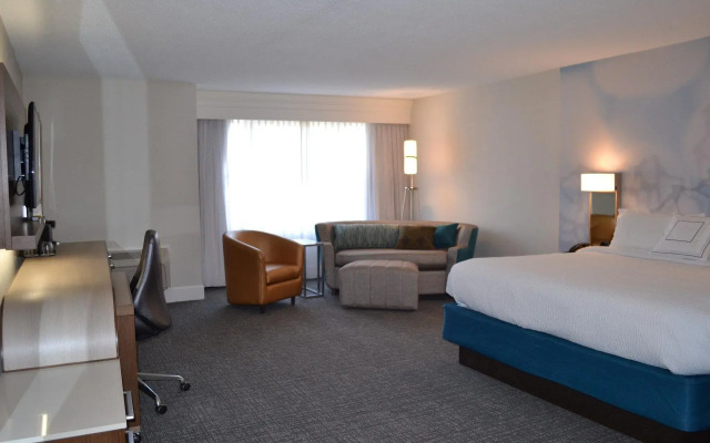 Courtyard By Marriott Cape Cod Hyannis