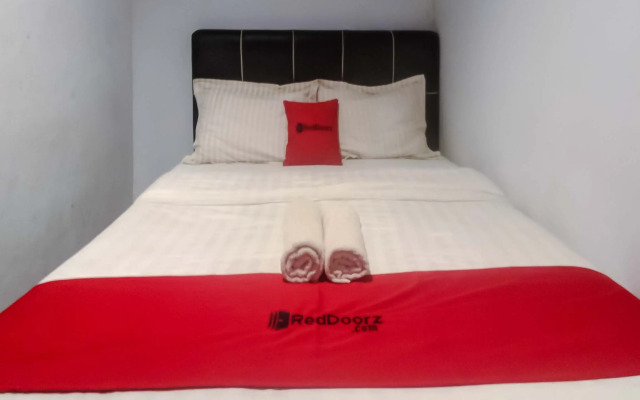RedDoorz near Cideng 2
