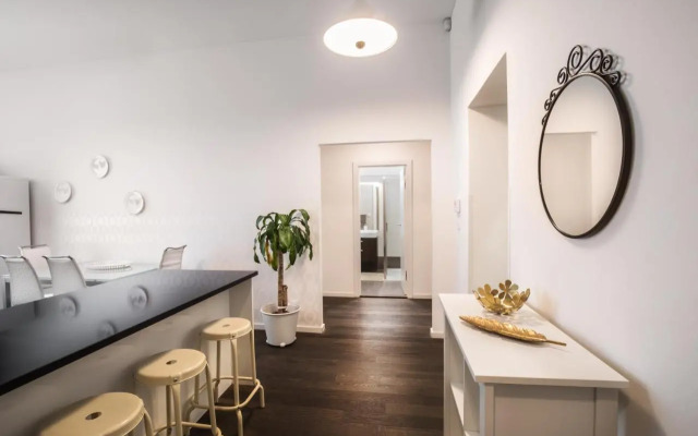Luxury Modern Designed Oldtown Apartment