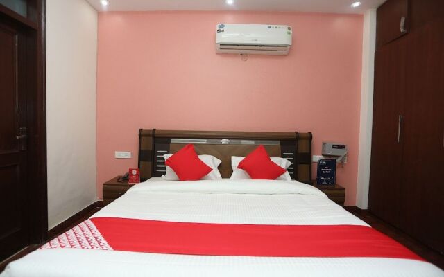 OYO 22867 Crystal Residency