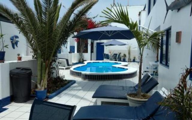 Hostal Los Delfines San Bartolo