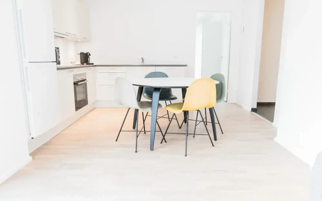 Spacious 1-bed w Private Terrace