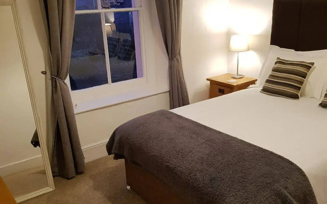 Ty Helyg Guest House