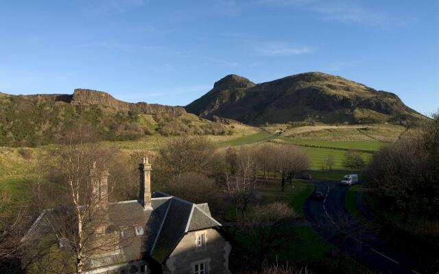 Holyrood Park Apartment