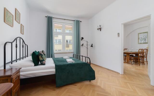 Retro Apartment Cracow Center by Renters