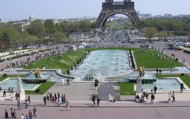Sunny Flat and Garden in Paris 16