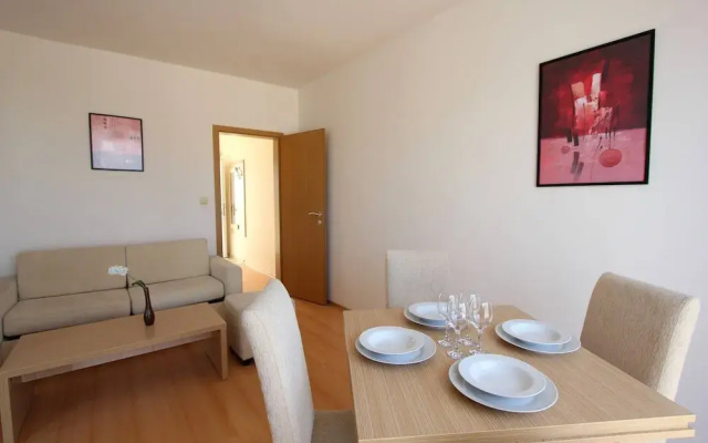 Seaside 1 BR Apartment With Balcony, up to 4 Pax