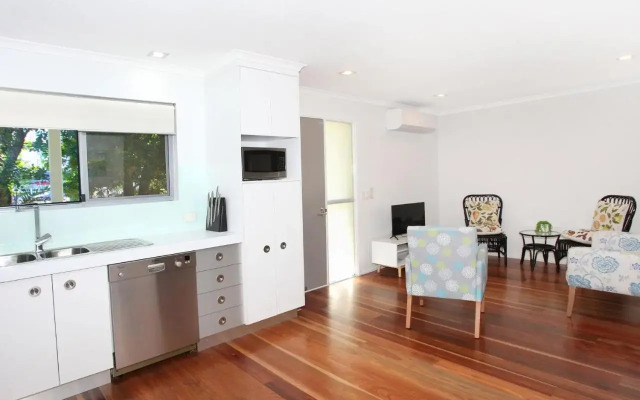 Arlington 1 - Two Bedroom Unit, close to the beach!