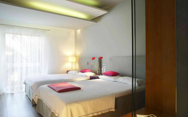 Kamari Beach Hotel