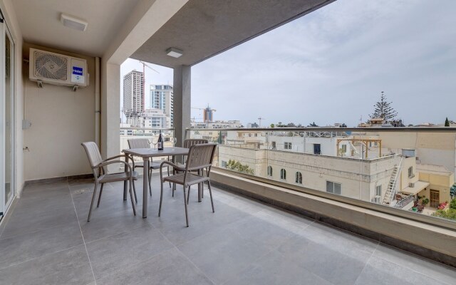 Splendid 2BR Apartment in Central St Julian s