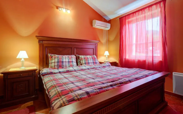 Varja Apartments