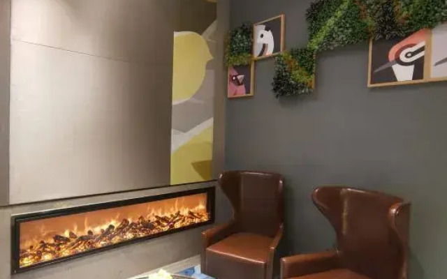 Homeinn·neo(Shiyan Wuyan Pedestrian Street Hong Kong City)