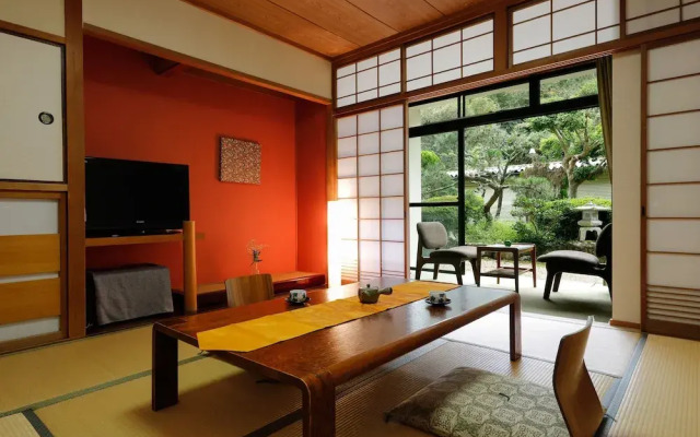 Tamagohada Bijin no Yu Miharuen