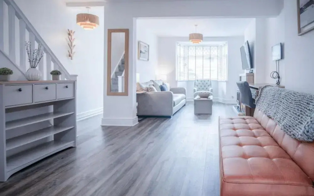 Castle Square - 2 Bedroom Holiday Home - Mumbles