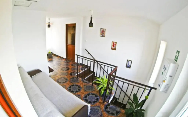 Lake View House