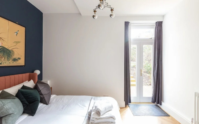 Beautiful 2 Bedroom Garden flat