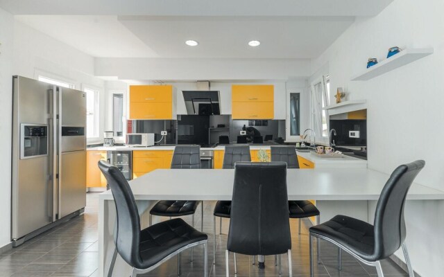 Stunning Home in Vrsi Mulo With Wifi and 4 Bedrooms