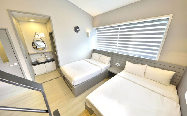 WITH U Hotel & Guesthouse