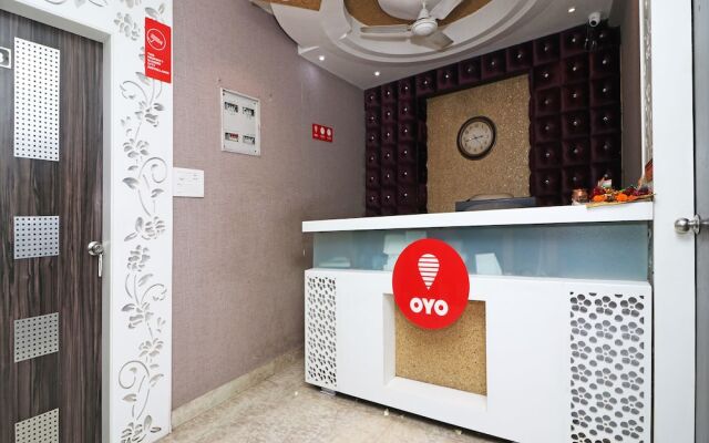OYO 4011 Hotel Travellers Inn