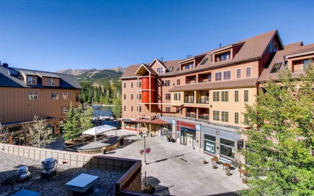Premier 2 Bedroom Mountain View Condo Located in Historic Downtown Breckenridge Walking Distance to Peak 9