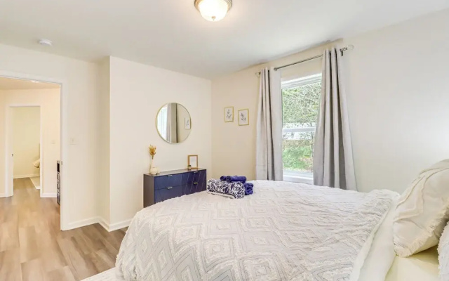 5 Mi to Lake: Modern Tobyhanna Retreat!