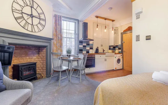 Host Stay Merchant House Studio