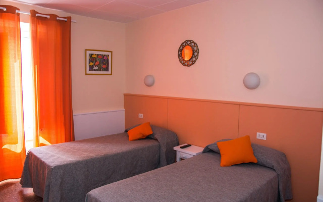 Hostal Emporda