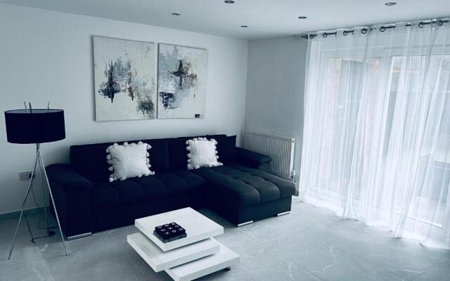 Birmingham Modern & Stylish 3 Bedroom House